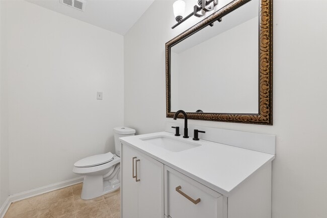 Building Photo - 500 N Post Oak Ln
