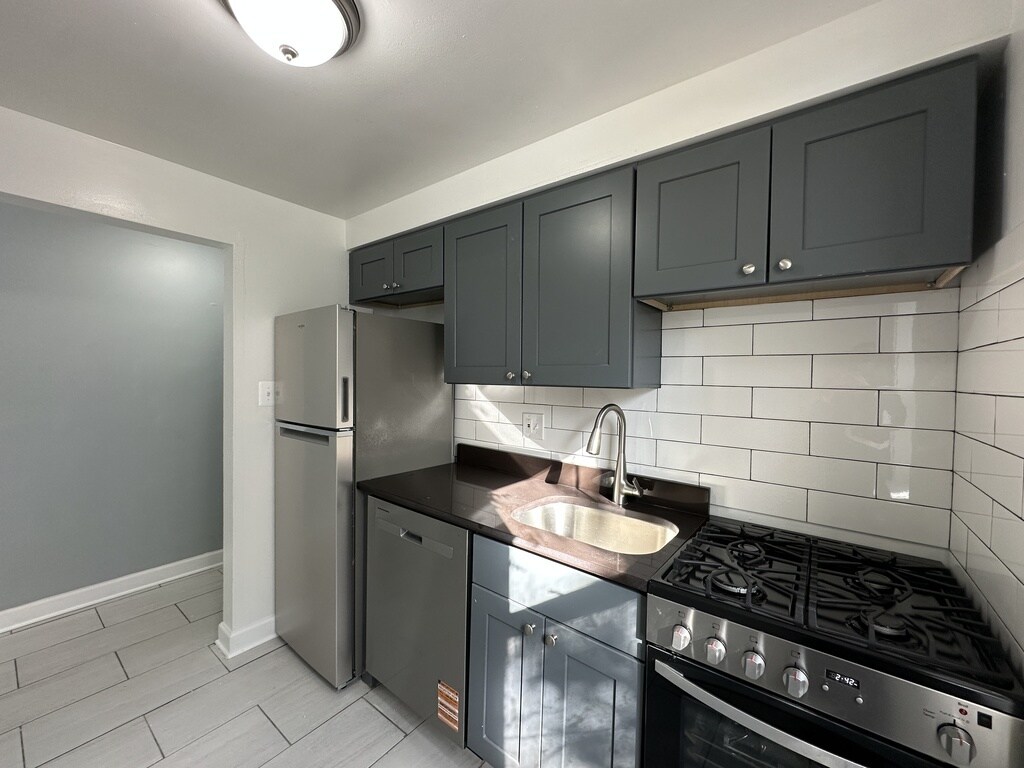 Building Photo - 6719 N California Ave