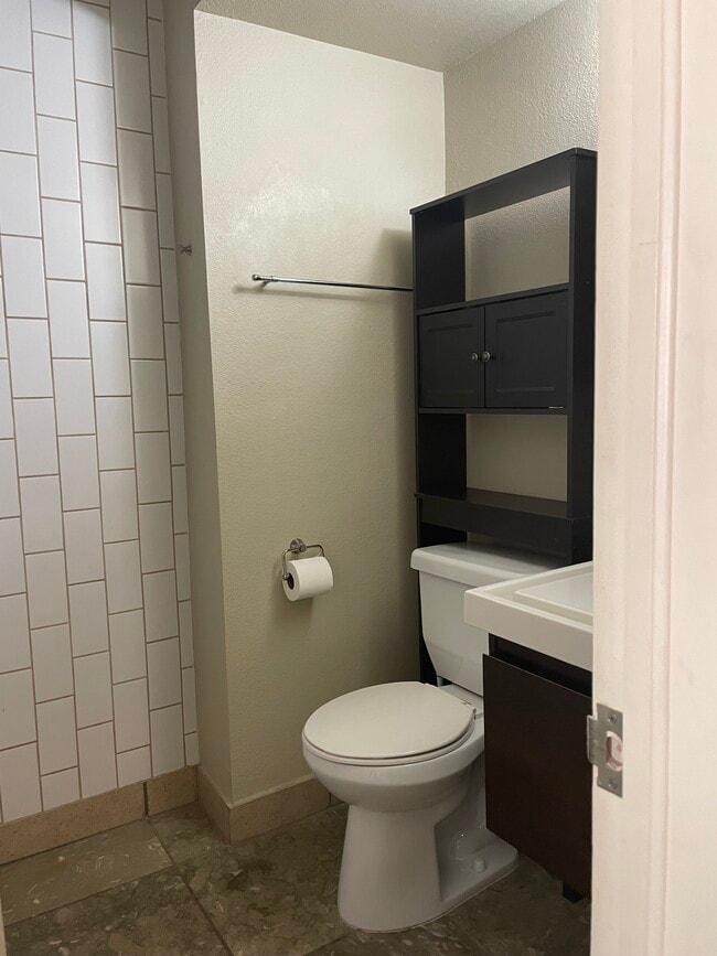 Building Photo - 230 Nottingham Rd