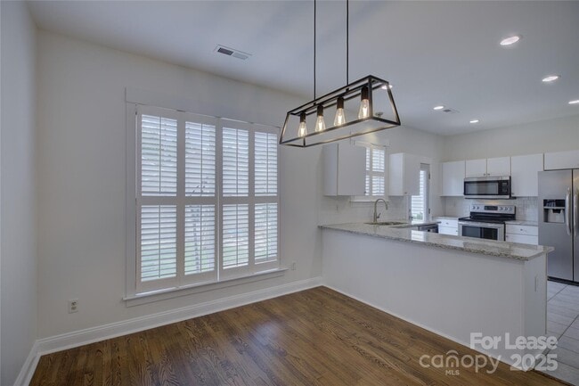 Building Photo - 11330 Deer Ridge Ln