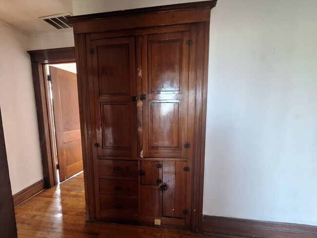 Building Photo - Come see your new home!