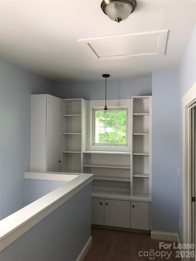 Building Photo - 113 Lake Davidson Park