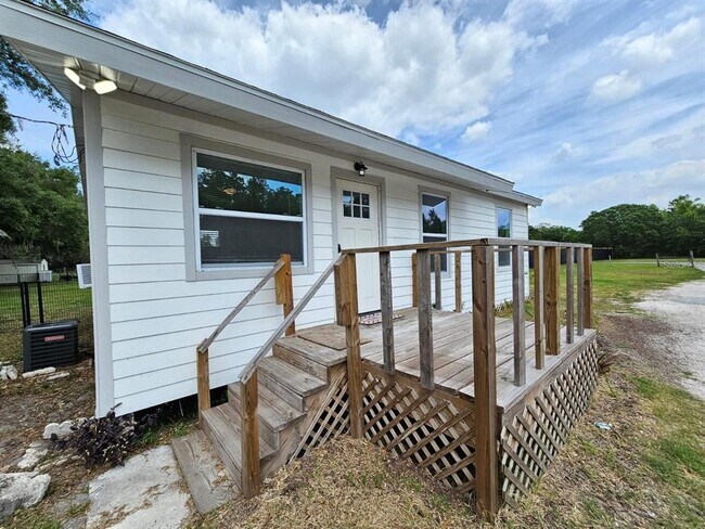 Building Photo - 18050 FL-62