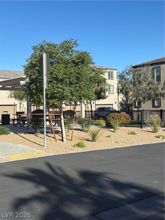 Building Photo - 5672 Sartorial St