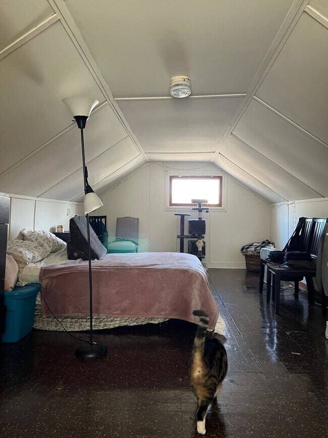 Building Photo - 1202 S Park Ave