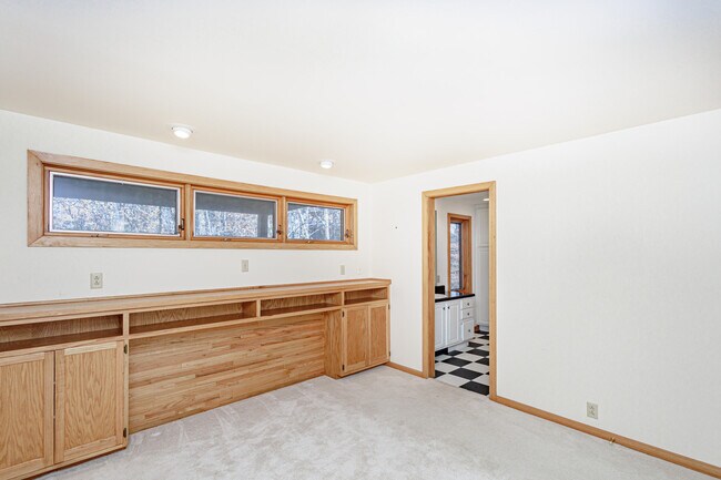 Building Photo - 1424 Bradford Dr