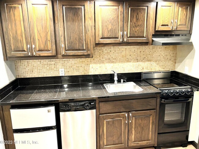Building Photo - 3155 Ravines Rd