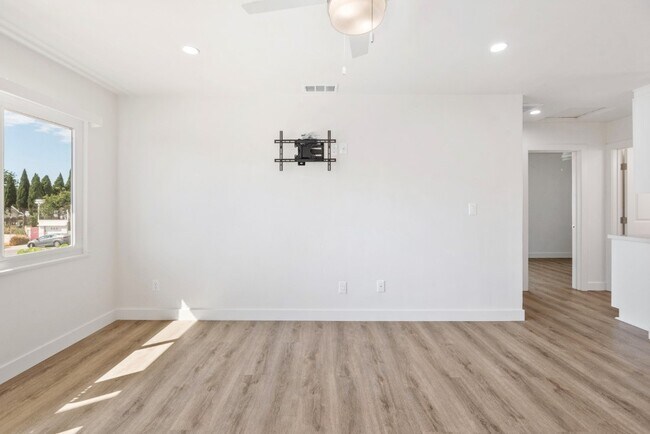 Building Photo - 939 27th St