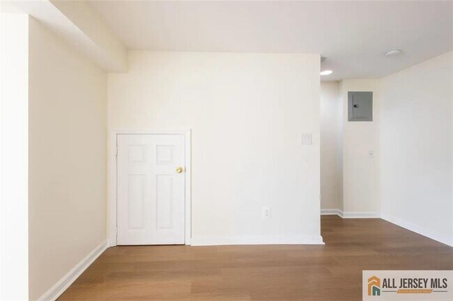 Building Photo - 234 Inza St