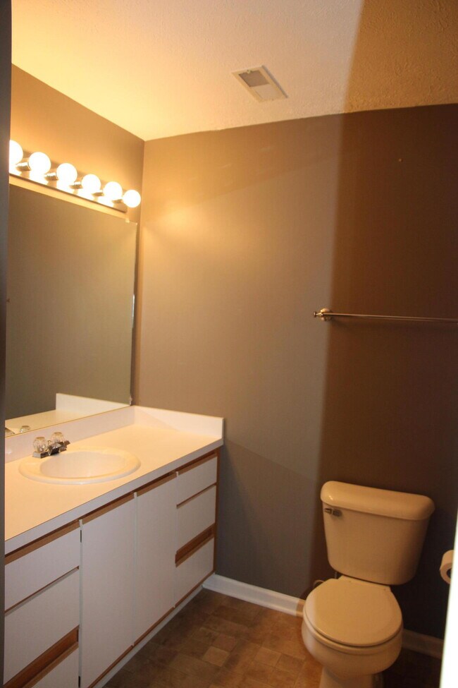 Building Photo - 1376 Heatherwood Ln