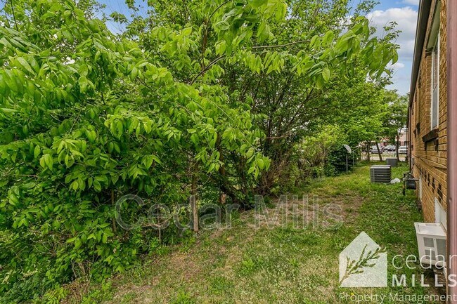 Building Photo - 405 N Hillside St