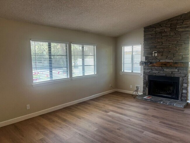 Building Photo - 133 Shadow Mountain Dr