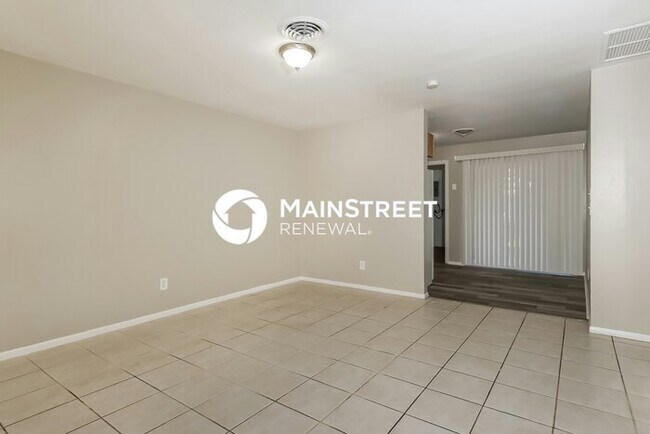 Building Photo - 2 Bedroom Pet-Friendly Home in North Palm ...