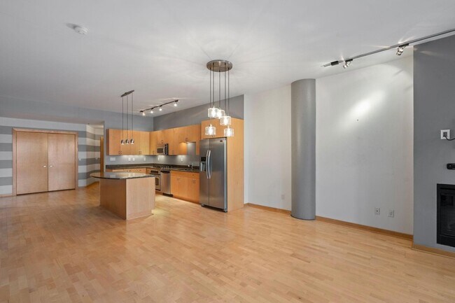 Building Photo - 401 N 2nd St