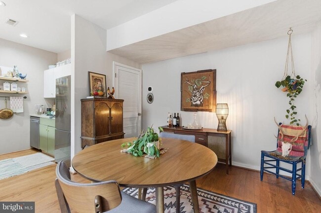 Building Photo - 122 W Henrietta St