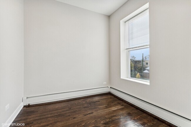 Building Photo - 1754 E 73rd St