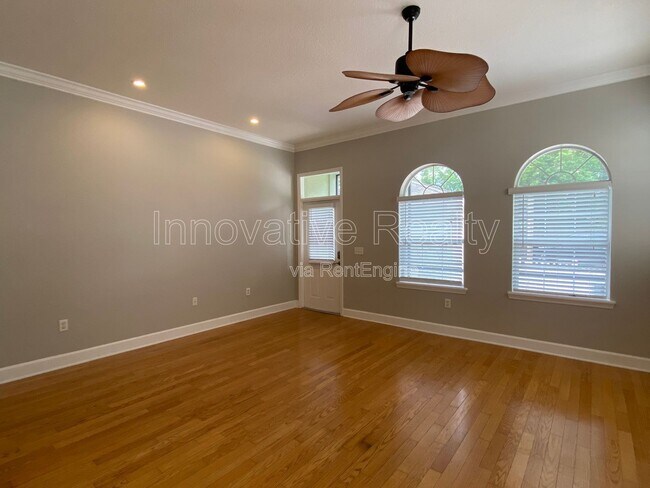 Building Photo - 332 E Kaley St