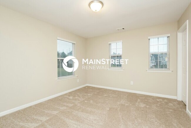 Building Photo - 5 Bedroom Pet-Friendly Home in Buford, GA with Main Street Renewal