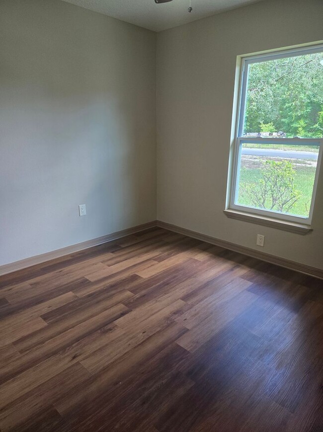 Building Photo - Fabulous 3/1.5/1 in Homosassa!!!