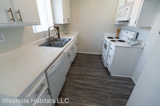 Building Photo - 2 br, 2 bath Room For Rent - 6643 Haskell ...