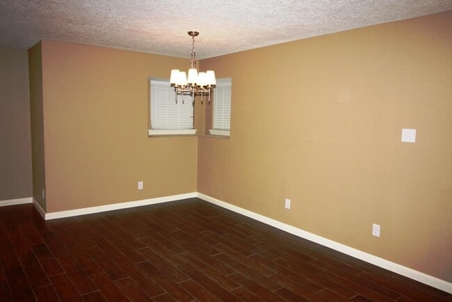 Building Photo - 1766 Maux Dr