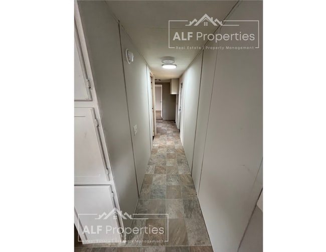 Building Photo - Newly Renovated and Available