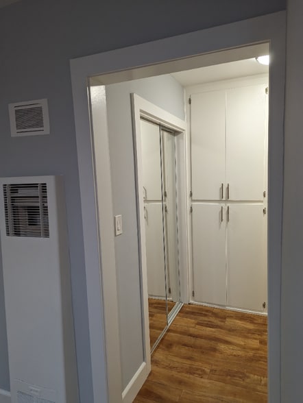 Building Photo - 7062 Lanewood Ave