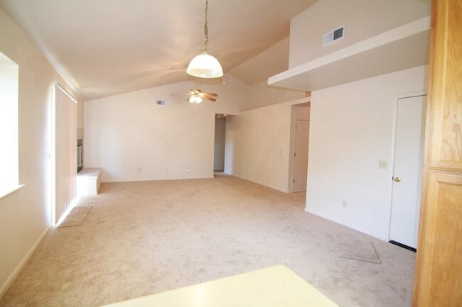 Building Photo - Beautiful Chico Home Near Baroni Park