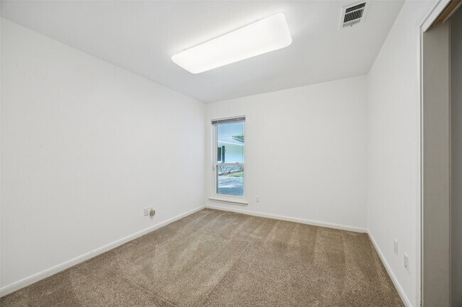 Building Photo - 10603 Lynbrook Dr
