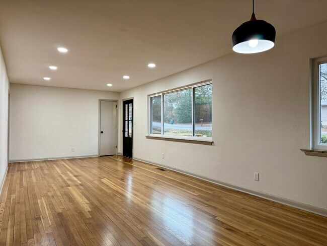 Building Photo - 3906 Forest Highland Cir