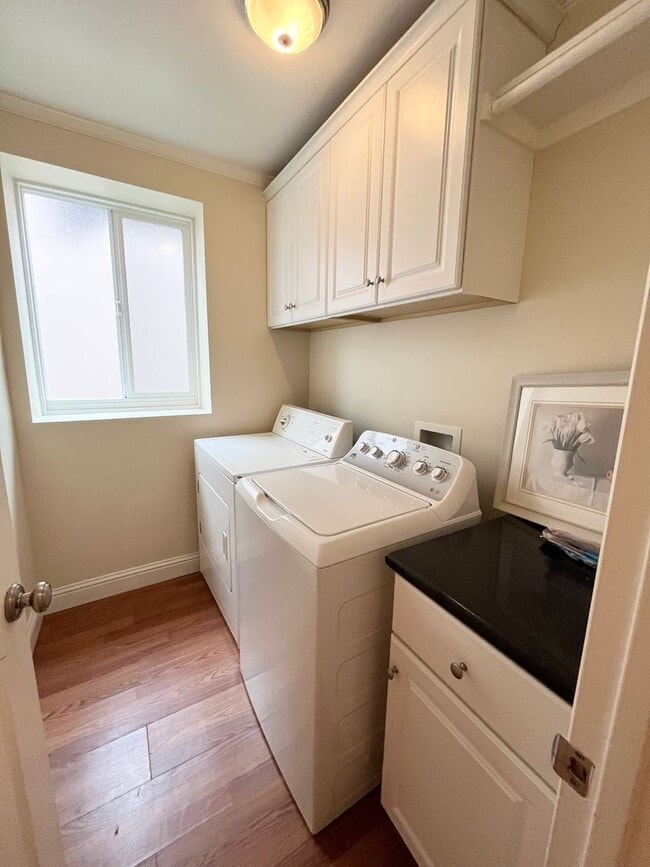 Building Photo - Spacious and Centrally Located, Pet Friend...