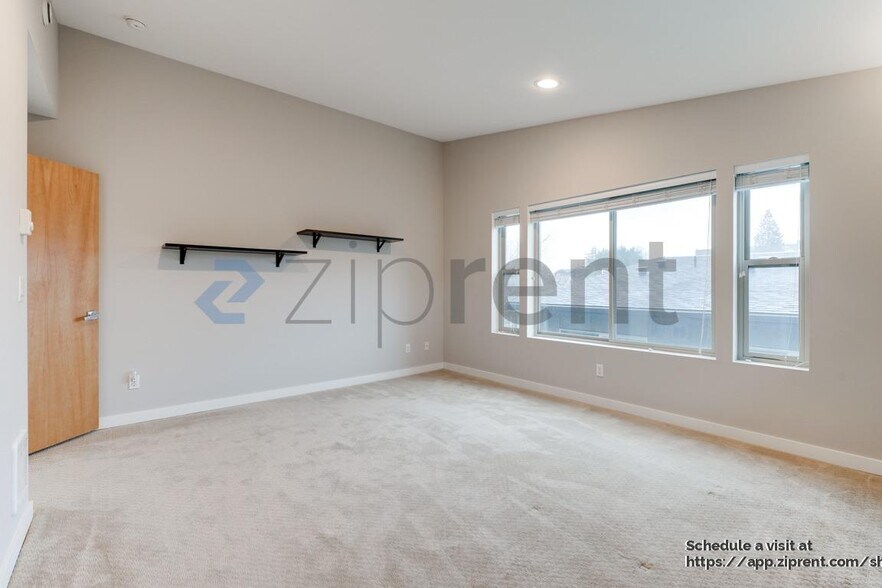 Building Photo - 321 21st Ave