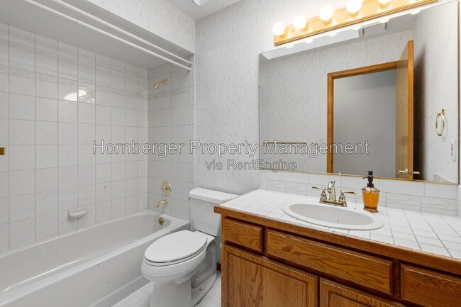 Building Photo - 9811 N Comanche Dr