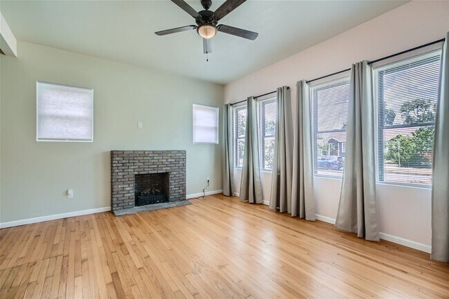 Building Photo - Unique craftsman home!