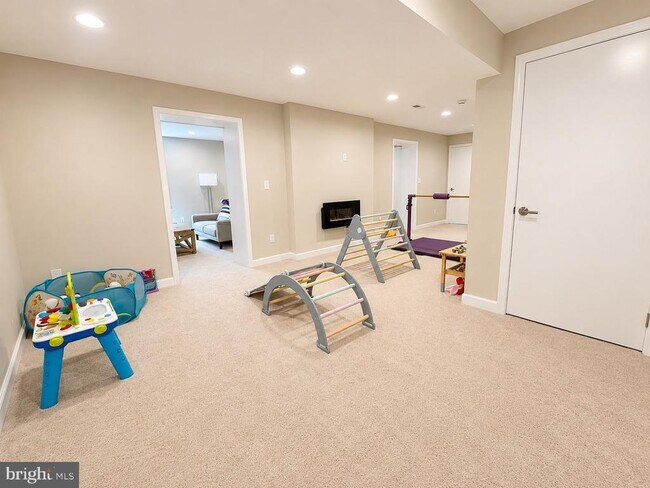 Building Photo - 7327 Yates Ct