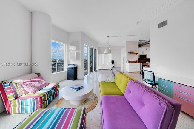 Building Photo - 10 SW South River Dr