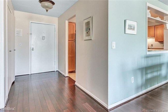 Building Photo - 1 br, 1 bath - 1460 Elm St