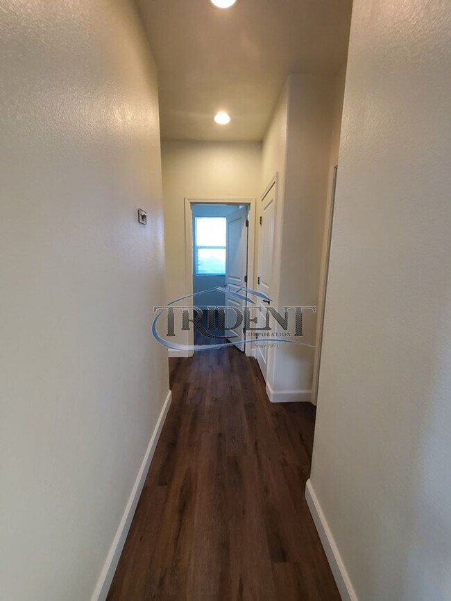 Building Photo - Two Weeks Free Move-in Special!