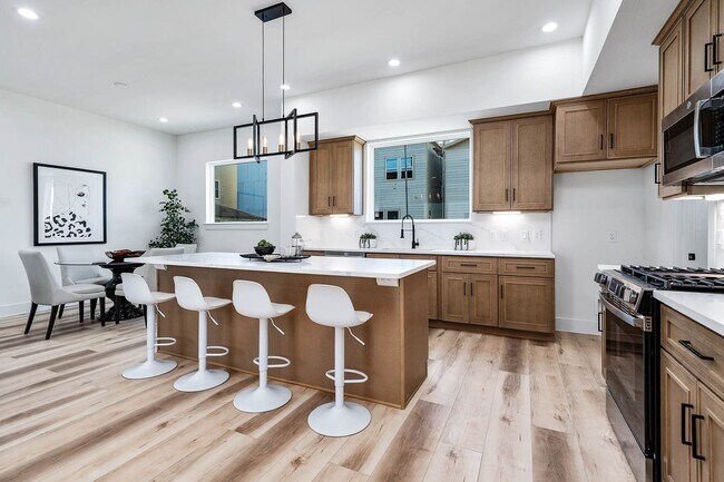 Building Photo - 3203 St Emanuel St