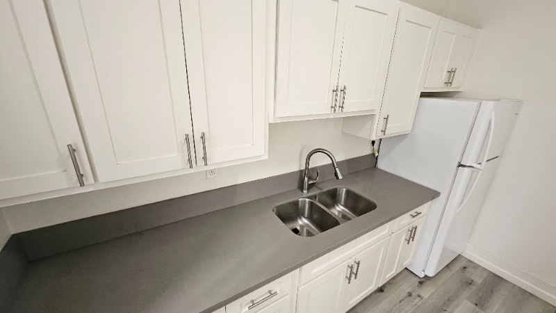 Building Photo - 743 S Burlington Ave