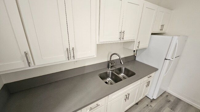 Building Photo - 743 S Burlington Ave