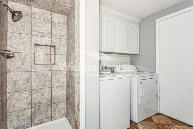 Building Photo - Indian hills duplex!