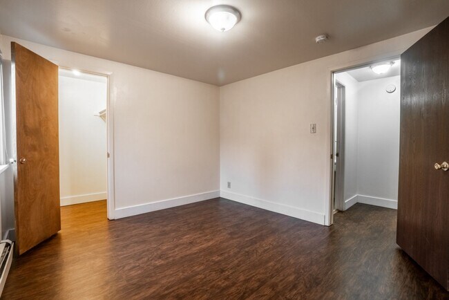 Building Photo - Robertson1001 (KC-JF)