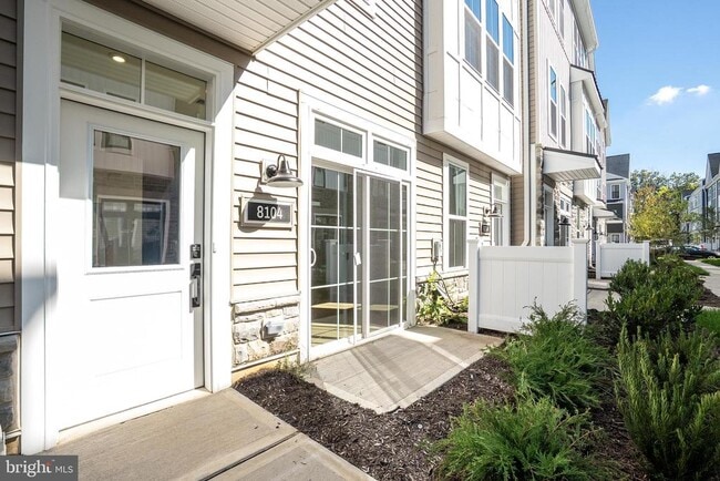 Building Photo - 8104 Donatello Dr