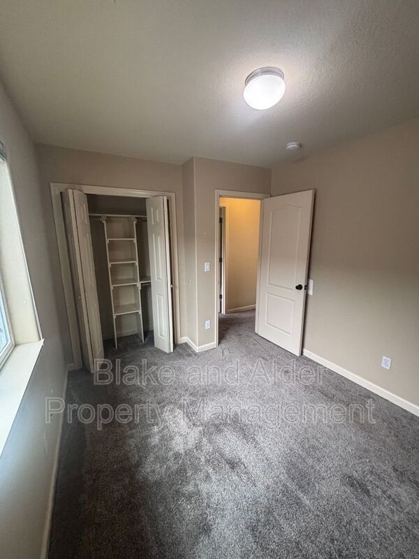 Building Photo - 7012 SE 72nd Ave