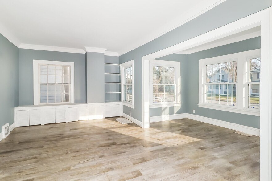 Building Photo - 711 Haney Ave