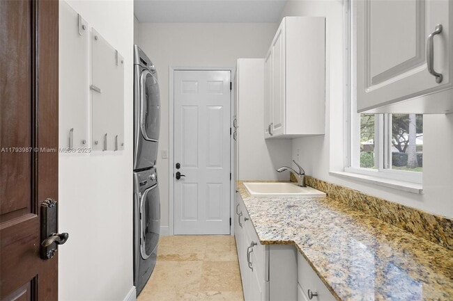 Building Photo - 9400 SW 93rd Ct