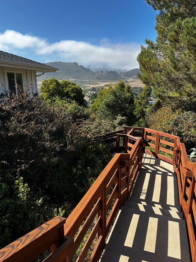 Building Photo - Hatton Fields Retreat with Guest Suite and...