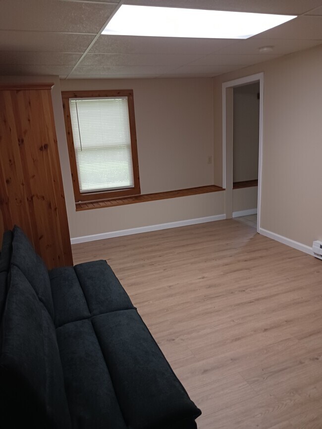 Building Photo - 150 Estelle Dr