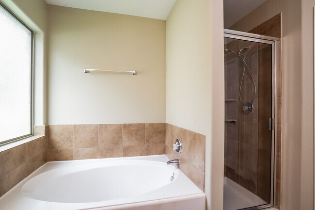 Building Photo - 13433 Raintree Dr